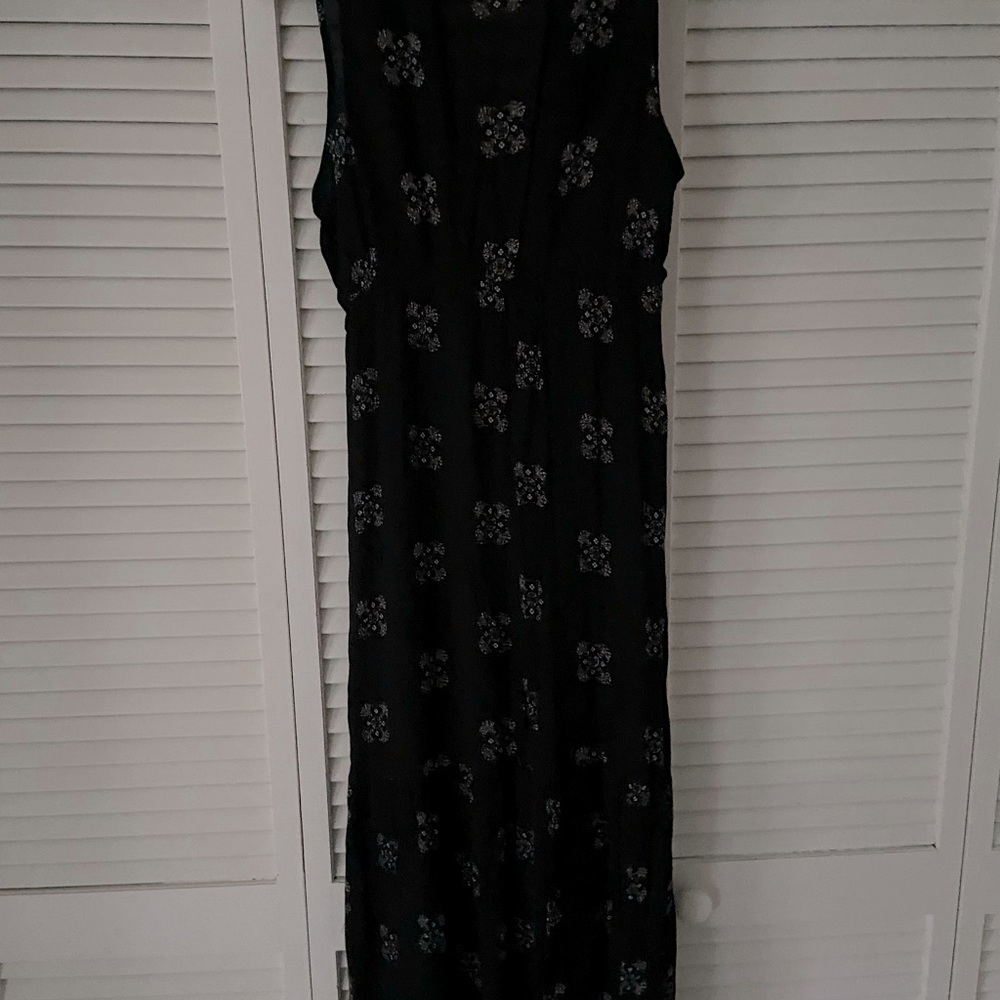 Black & white sleeveless summer dress